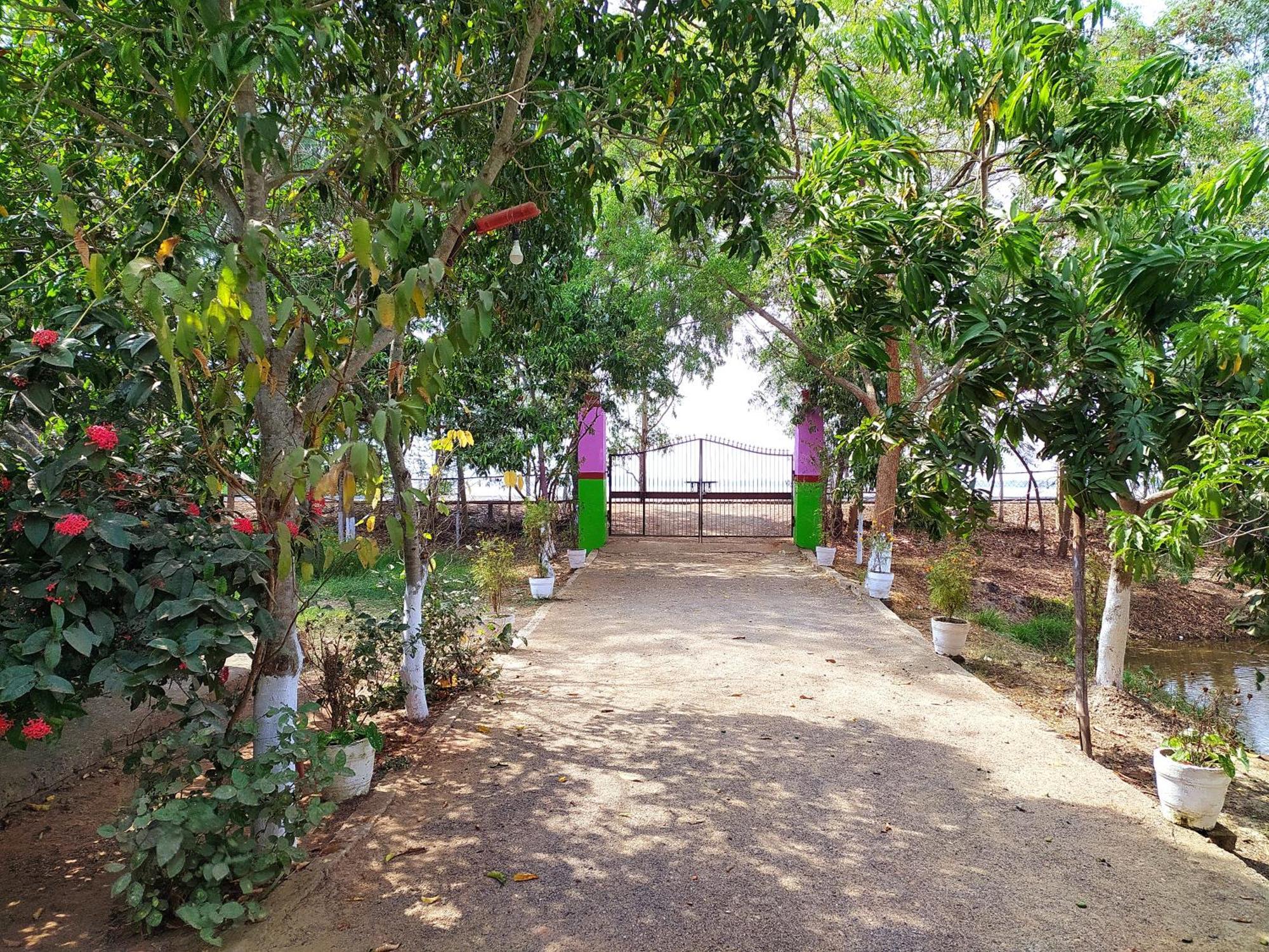 Estuarine Village Resort Sātabhāya Εξωτερικό φωτογραφία